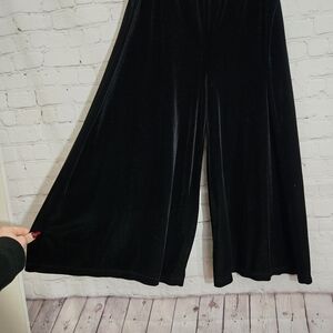 Elegant Black Wide-Leg Velvet Cropped Pants White Stag Sz L Y2k Velvey Gauchos